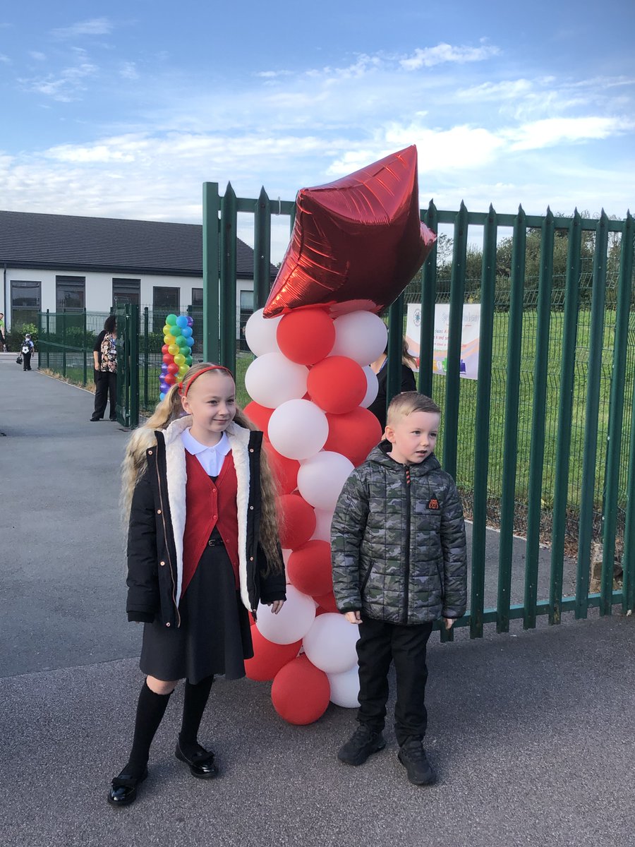 SpringfieldDLT's tweet image. First day back at Springfield Academy and its a party!!