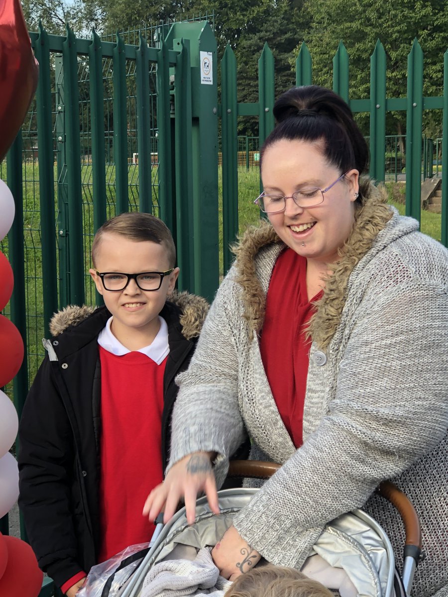 SpringfieldDLT's tweet image. First day back at Springfield Academy and its a party!!