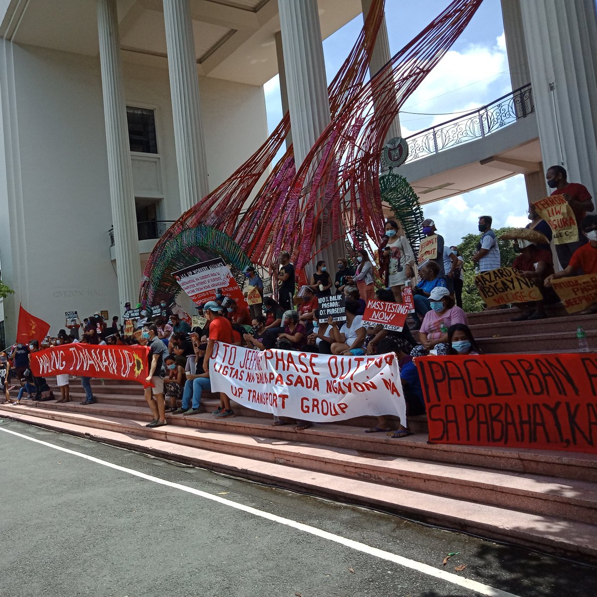 mocking_4jay's tweet image. BOR, hear us!

Ipagpaliban ng pagbubukas ng klase, ibalik sa pagpasada ang mga jeep, isulong ang karapatan sa pabahay, edukasyon, at trabaho ng mga mamamayan.

#PostponeClassesUP 
#NoToJeepneyPhaseout
#AyudaIbigayNa
#OustDuterte