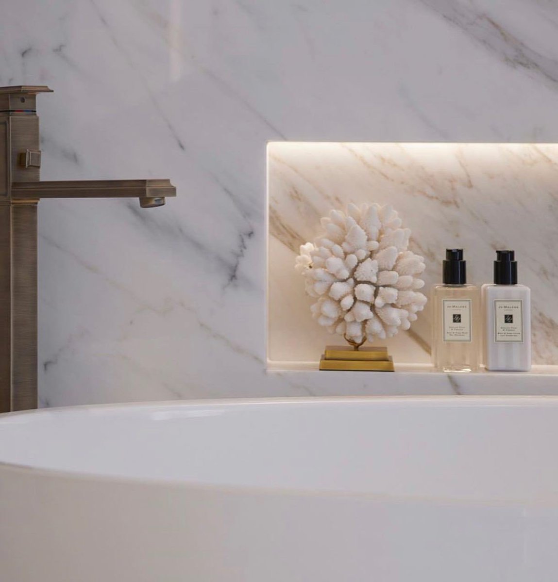 HarmonyDesign2's tweet image. تفاصيل حمام ماستر من #الرخام 
-3-
#ديكور_داخلي 
#HarmonyDesign