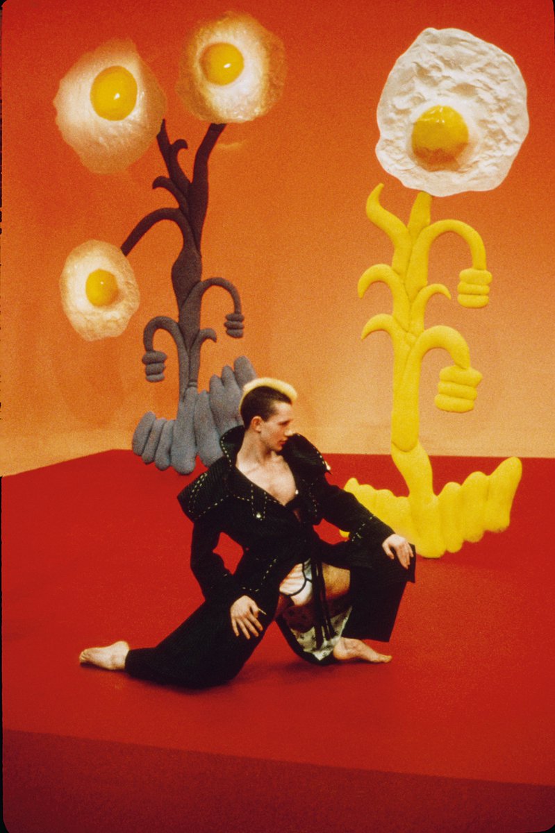 Happy Wednesday🍳Here's a young Michael Clark to get you through the week, in Charles Atlas's 'Hail the New Puritan' (1986), a film showing a fictionalised day in his life
We explore his radical work in 'Michael Clark: Cosmic Dancer', opening this Oct https://t.co/DEPkuKDORM https://t.co/xF99XO70ms