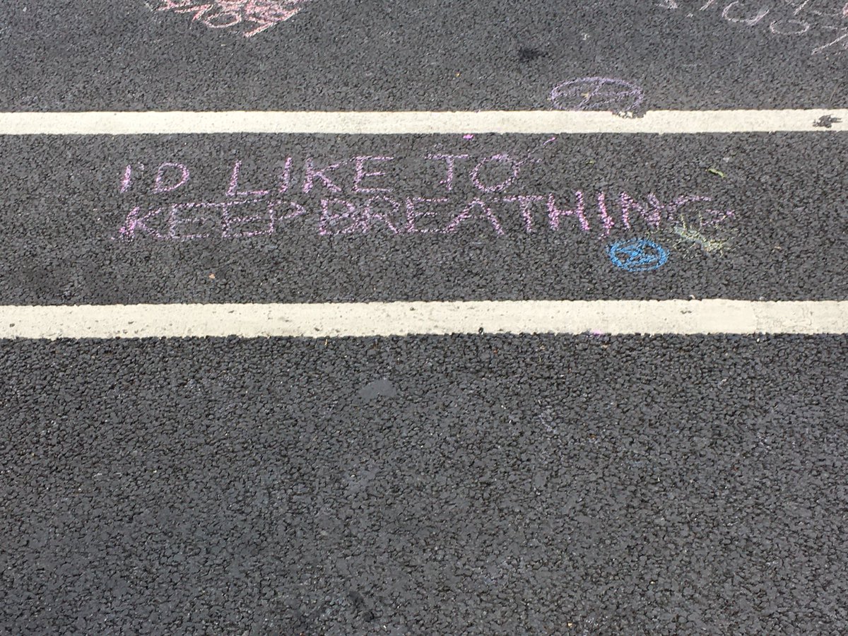 Powerful #ClimateAction in Parliament Square <a href="/DoctorsXr/">Health for XR</a> 
#ActNow #Stopecocide #SaveLives 
‘There are many deaths that can still be prevented’  #ClimateCrisis is Health Crisis! If you work in #healthcare read &amp; share these brilliant campaigns doctorsforxr.com