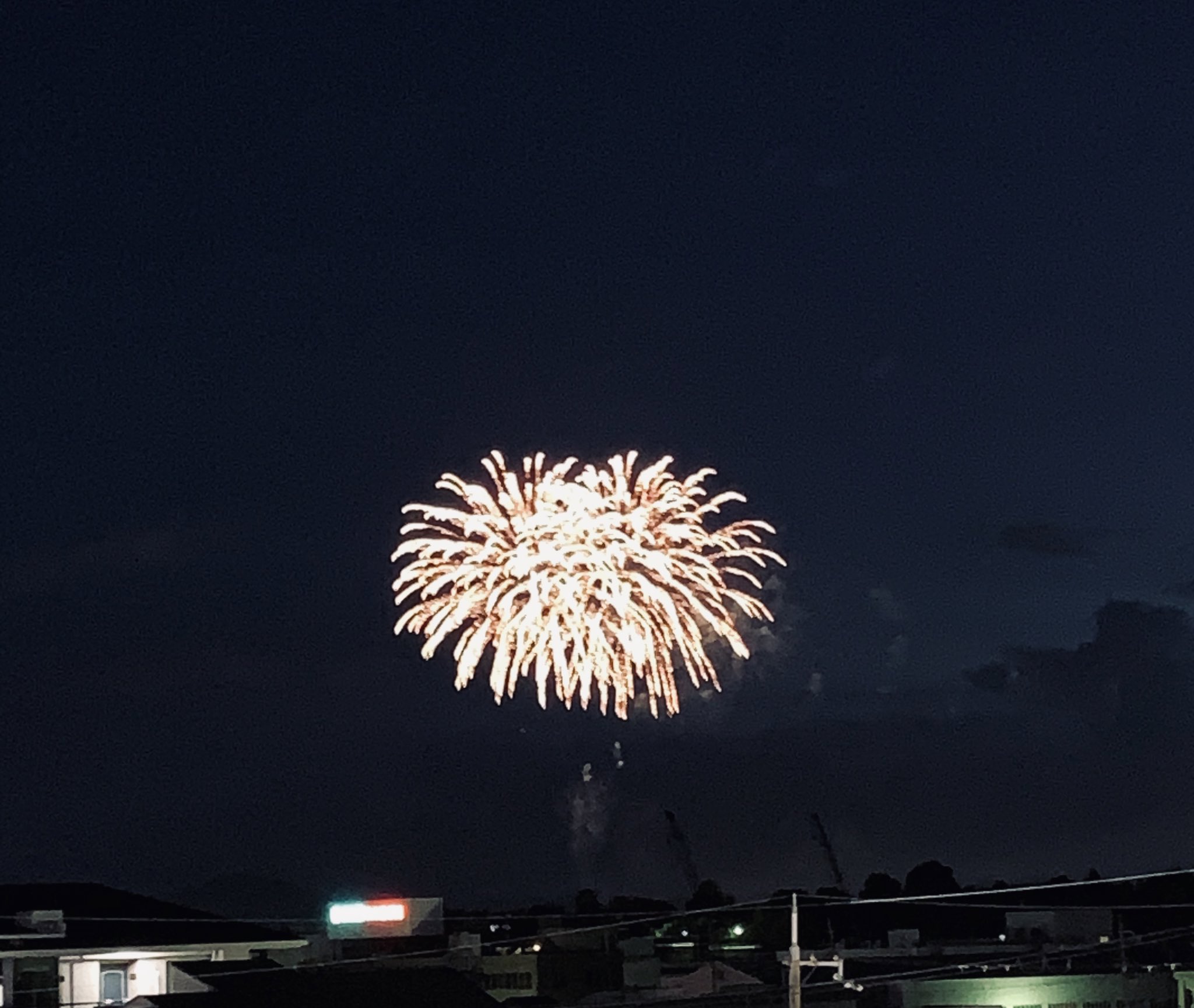 奈良の氷屋ヒノデさん 大和郡山の夜空に花火が サプライズ 毎年 郡山のお祭りの花火を楽しみにしていたので嬉しいです 励まされました ありがとうございます 大和郡山市 T Co O2josnrq5q Twitter