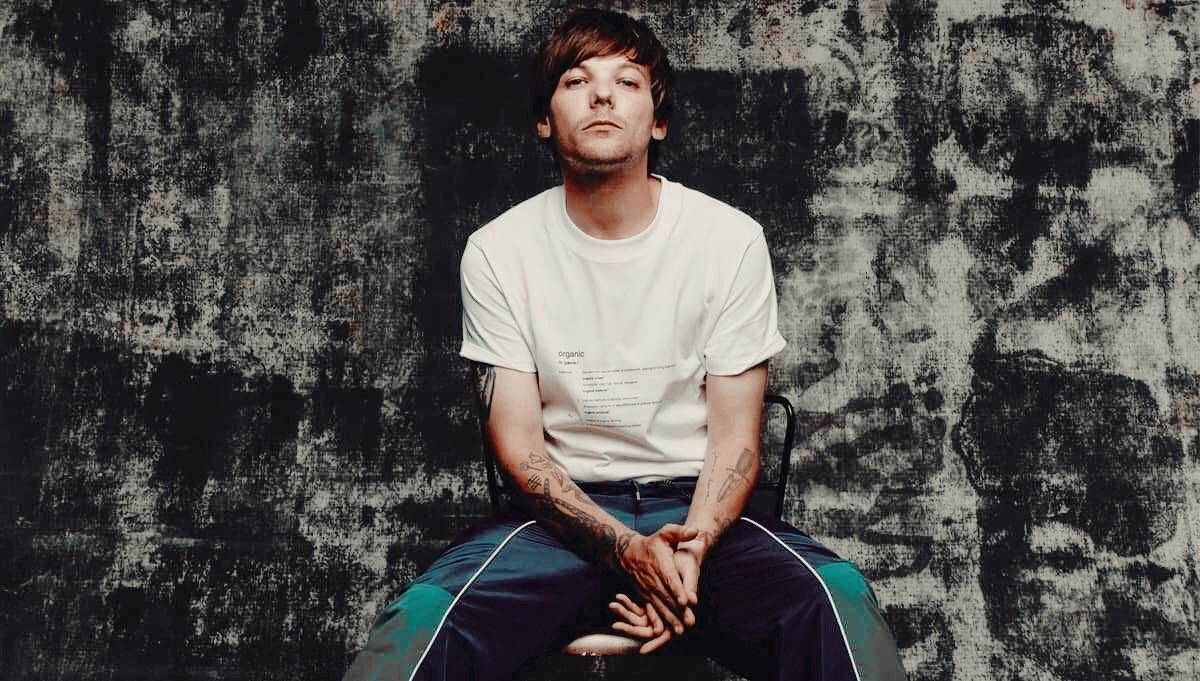 a really long question thread about walls to quote and vote for louisI vote Louis Tomlinson ( @Louis_Tomlinson) for  #ArtistoftheSummer  @965TDY