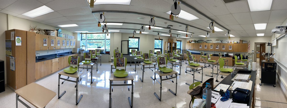mr_yuska's tweet photo. Trying to meet my new students while teaching virtually. If sports teams can do it... might be nicer coming to work. #dolearnexplore #studentposters #meetmystudents #lordyuska https://t.co/ql53DXOuSc