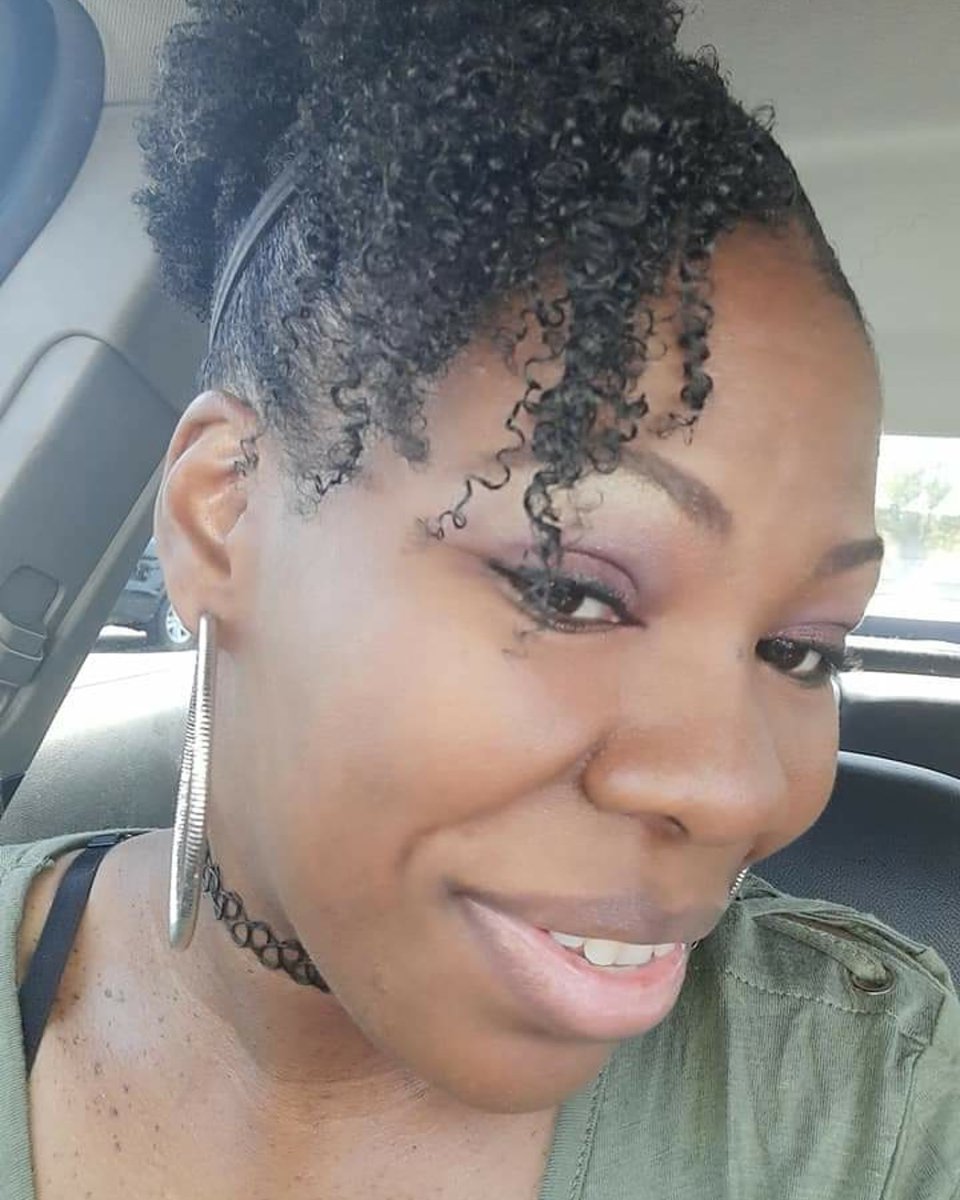 PhamilyHair's tweet photo. Photogenic can help you achieve that perfect puff. Get those nice smooth slicked back edges while still getting all the curl definition from one product. https://t.co/DbRMpuksm7
#naturalhair #allnatural #crueltyfree #haircare #allinone #puff #smoothedges #curls #nourishedhair https://t.co/JaELhn4Vsw