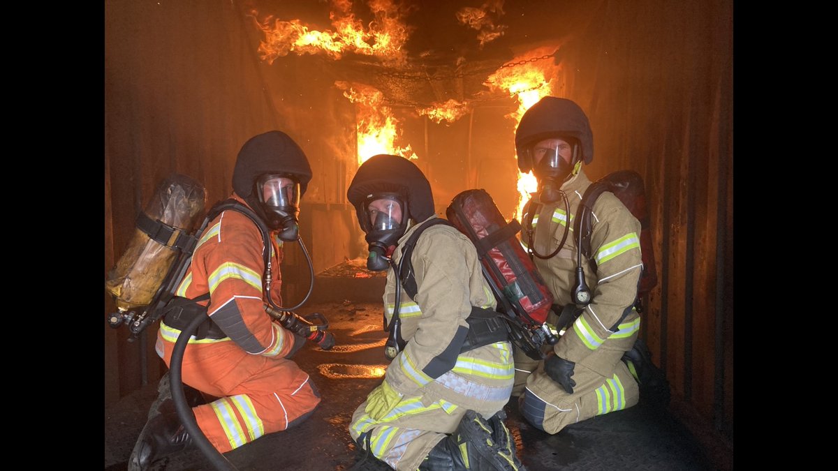 Thanks @DWFireRescue Fire Behaviour team for allowing @ClaireMBelcher and me to do some char research for @ExeWildFIRElab at the training centre. #FireResearchCollaboration