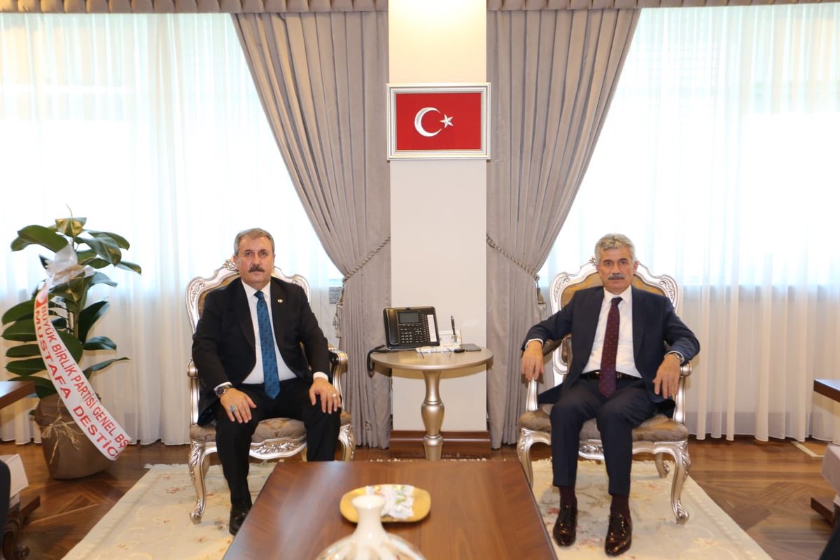 Büyük Birlik Partisi Genel Başkanımız Sayın Mustafa DESTİCİ Beyfendilerle birlikte Danıştay Başkanımız Sayın Zeki YİĞİT Bey’e ziyarette bulunarak, yeni adli yılın bütün idari yargı mensubu çalışanlarına hayırlı olması dileklerimizi ilettik.