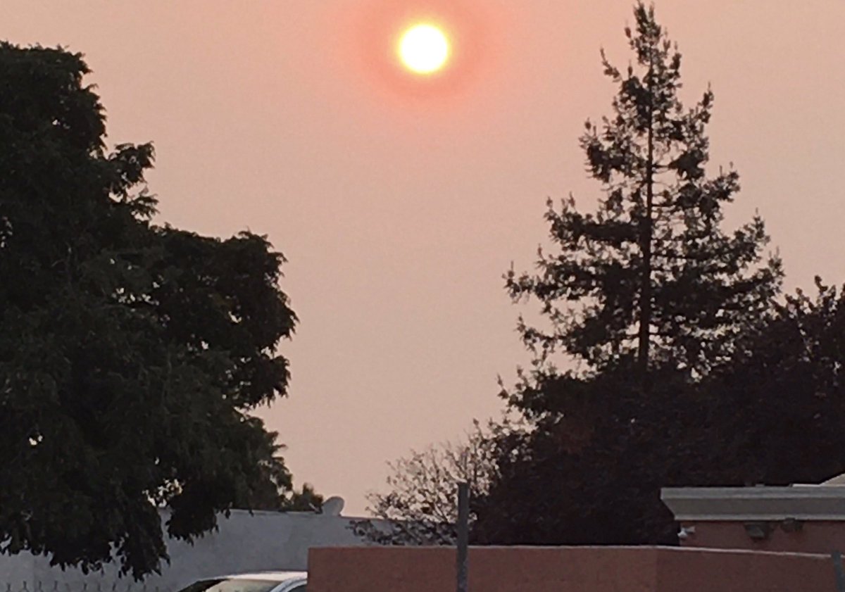 朝焼けでも夕焼けでもありません 今カリフォルニアの街がオレンジ色に染まっている Togetter