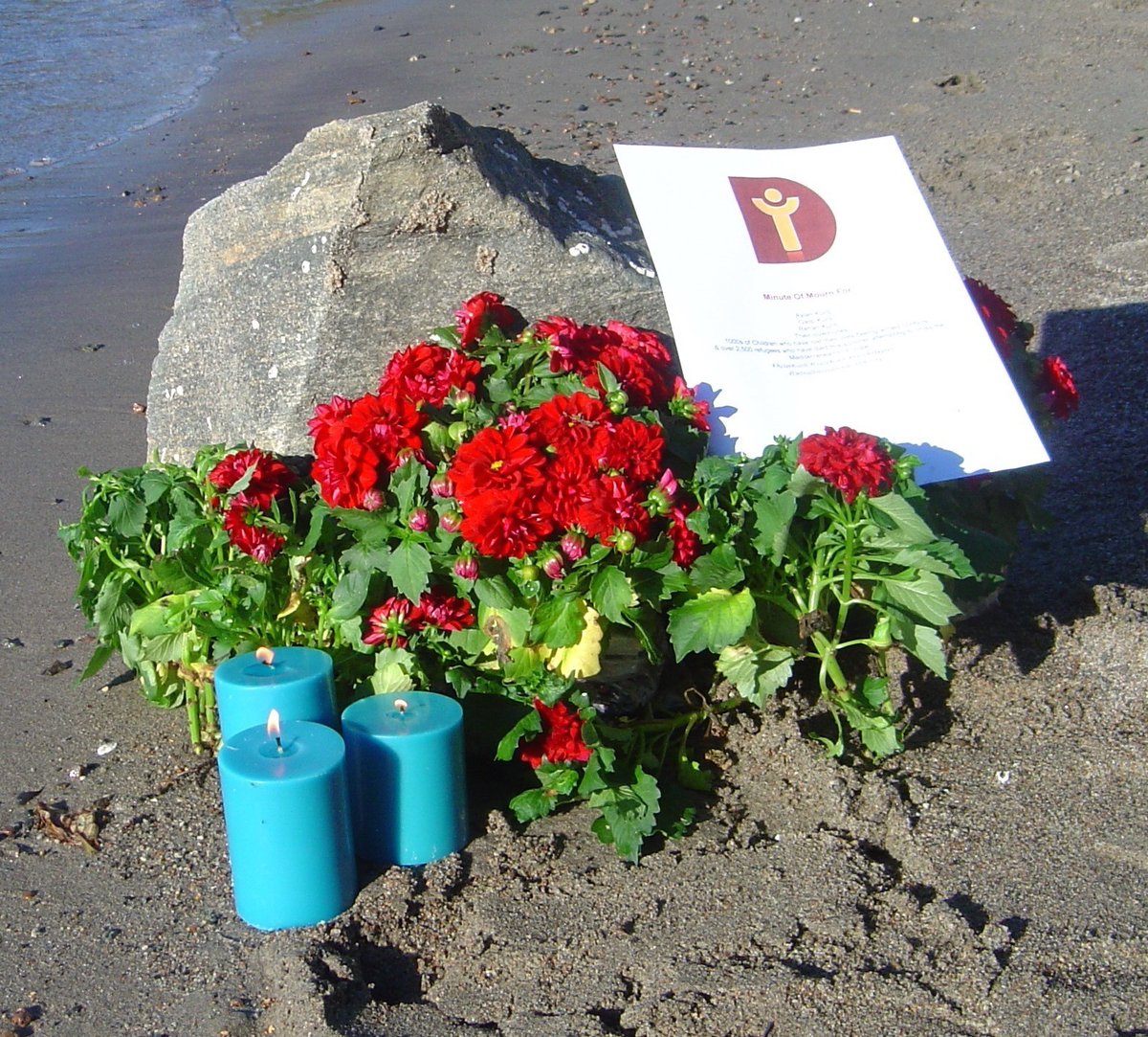 5 years ago, Aylan Kurdi, a Syrian refugee toddler drowned as his family tried to make it to Greece on a smuggler& #39;s boat. The image of the little boy, face down with his blue shorts and red shirt, on a Turkish beach went viral. It came to symbolize the refugee crisis.