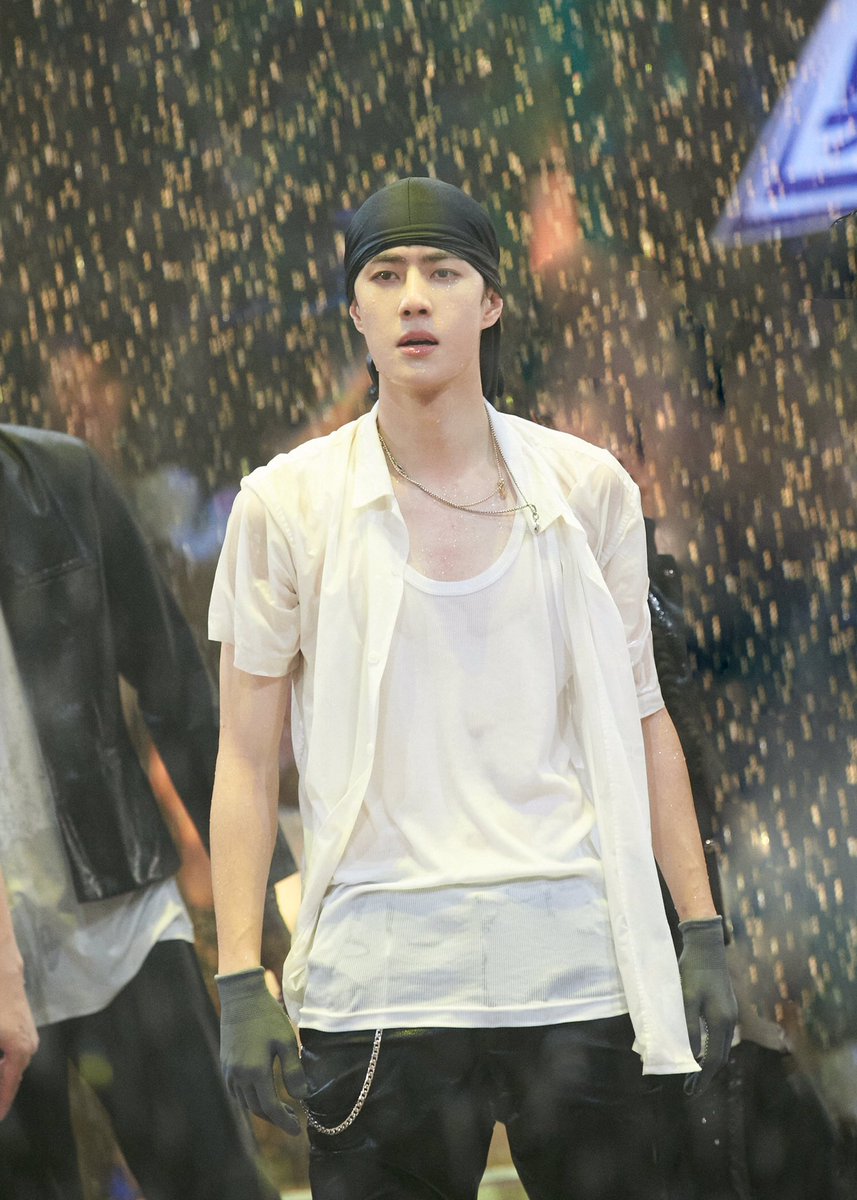 I’m sure once I watch the episode I’ll have more pics for the  #WetYibo thread, but for now - enjoy   #WangYibo