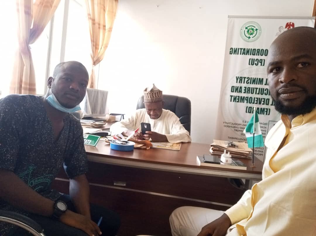 shuaib_izge's tweet photo. I lead my team to federal ministry of agriculture and rural development Borno state to track solar borehole  project which was abandoned halfway by the contractor. We went there to ensure accountability in the project for the benefit of community. https://t.co/sxyClX63xg