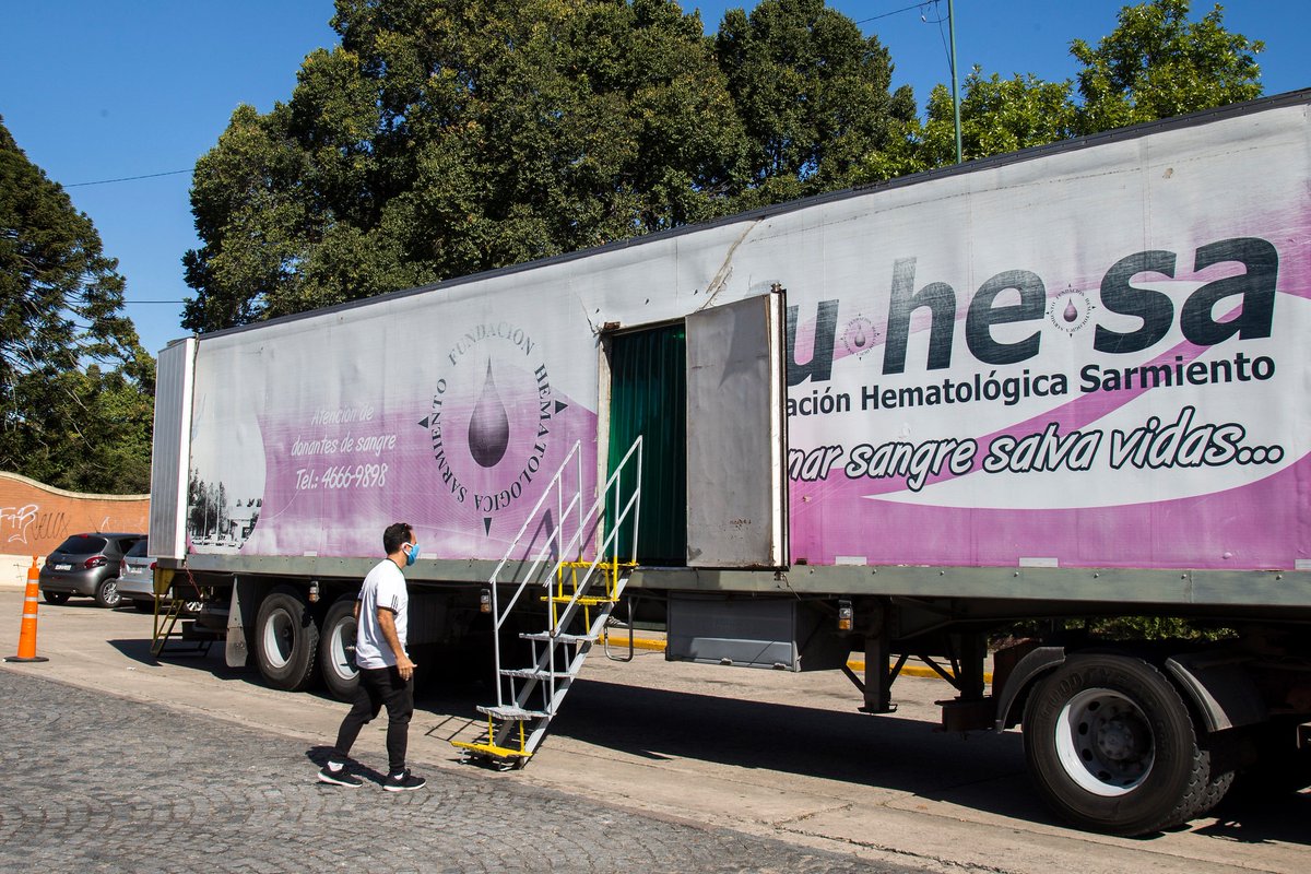 gustavoposse's tweet photo. Los viernes estamos con el camión de #Fuhesa recibiendo donantes de sangre para nuestros hospitales municipales, en Av. Santa Fe y Márquez. Necesitamos de tu solidaridad para ayudar a otras personas a curar su salud. Para donar pedí turno por mail a hemoterapia.hcsi@gmail.com https://t.co/kCokWtlt1w