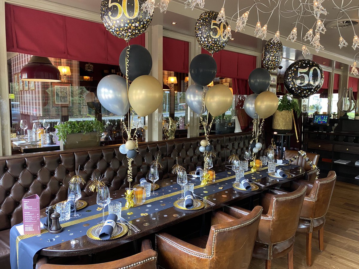 Uw verjaardag of andere gelegenheid vieren?

Bij De Smoezer bent u van harte welkom met uw gezelschap en zorgen wij voor een feestelijke avond. U kiest de vorm van het diner en desgewenst kleden wij de tafel feestelijk aan. 

Kijk voor de mogelijkheden op desmoezer.nl/events/