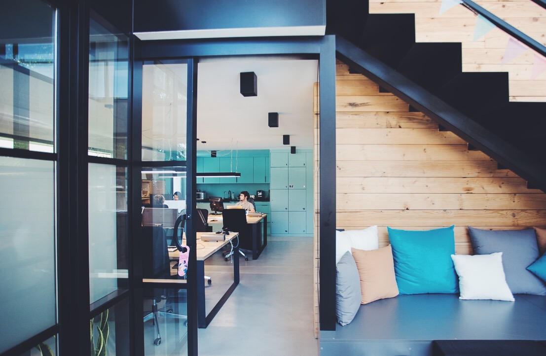 Fas teletreball? T’has plantejat deixar de treballar des de casa i venir a un espai professional acompanyat/da d’altres coworkers? Si vols treballar des d’un espai compartit (amb accés a sales per fer videotrucades i/o reunions)

🚀 Setembre al 50%, sense compromís ni permanència