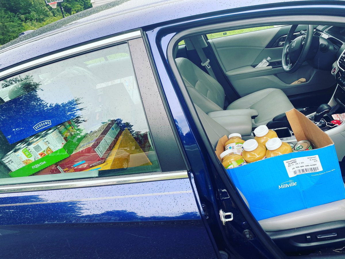 HampsteadsLFP's tweet photo. Thank you AGAIN to Kelly Yuhas of @happythoughtsbykelly . Kelly makes beautiful custom ornaments and donates a large portion of every sale to the pantry. We just received a donation that filled the car! https://t.co/tk1WibxFV3