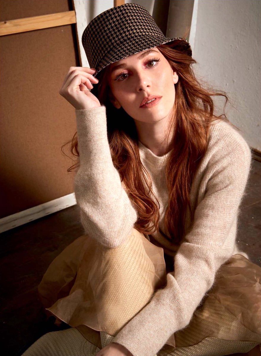 euivens's tweet photo. elçin sangu X  l’officiel https://t.co/YPAY6dnRYe