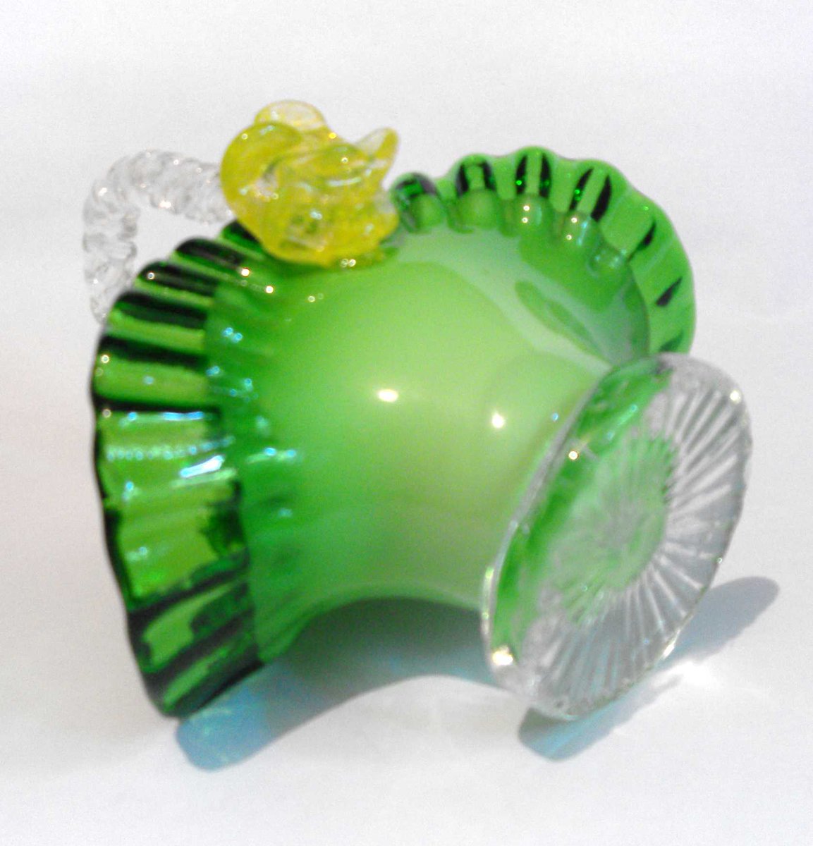 CartersCollecta's tweet photo. 🆕NEW LISTING

#Vintage vibrant green #glass desktop basket #epergne or tidy / deskweight 

Best #Offers considered

#CFS7489 #WDYT #FollowVintage #AntiqueClique #EbayVintage #EbayShop #Ebay #Noths #GiftIdeas #AntiquesAreGreen #BuyVintage @ebay_UK @ebay 
https://t.co/nCDRtN9byW https://t.co/ayTaybvcgV