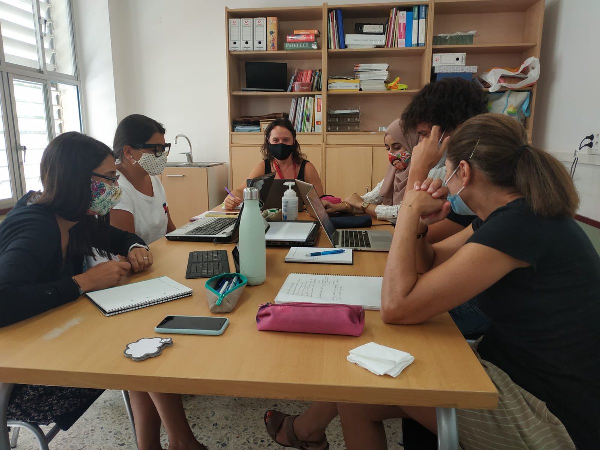 annacomalada's tweet photo. Comencem l’assessorament telemàticament al centre de nova creació INS Nou Palafrugell amb un claustre molt compromès per encarar els reptes del curs 2020-2021 #totestàperferitotéspossible @mpacreu @GoogleForEdu #competencebasedlearning #cooperativework #designingactivities https://t.co/z4qX0wj66c