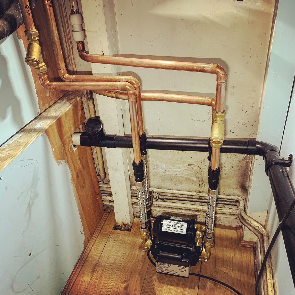 irbheating's tweet photo. Shower pump swap 🚿

- Salamander out 👋🏻
- @StuartTurnerLtd in 🙌🏻

Lovely pump, 5 year warranty 👌🏻

#Monsoon #Universal #Upgrade #ShowerPump #Brass #Chingford https://t.co/LWr00pIJB4