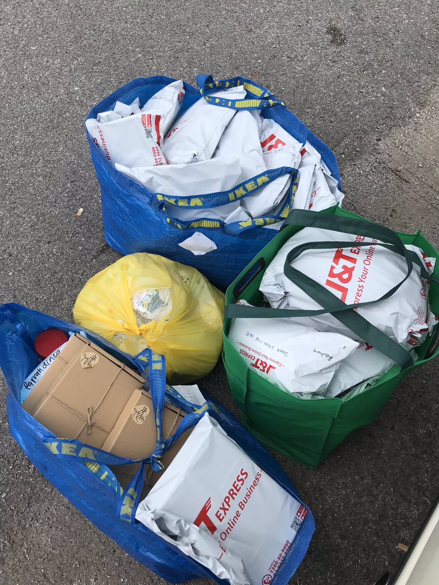 rafzanfazren's tweet photo. THREAD CARA I POS BARANG GUNA JNT! 

senang, cepat and best tak kabut! boleh buat kat rumah siap siap. plastik jnt FREE plak tu. https://t.co/StyiuB8N4S
