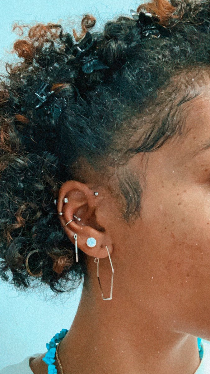 ErinlLeigh's tweet photo. Forward helix, snug (left ear) , conch (right ear) #earporn #eargoals #acupuncture your fav could never 🥺😂😂 jk but yeah babes piercings are my shit and I can’t wait to get more 🤞🏾 of course you’ve seen my others the flats, orbital,anti-tragus, and my regular lobe piercings ✨ https://t.co/Jc5zFSc1zS