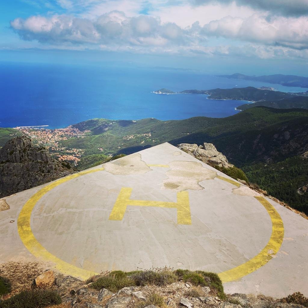 1000m above sea level, Mount Capanne is the highest point in all of Elba, #Italy.

Whilst we can’t promise we’ll get your mail here using this helipad, we can assure you that through our Italian carrier partners, we can reach every corner of this beautiful Tuscan Island!