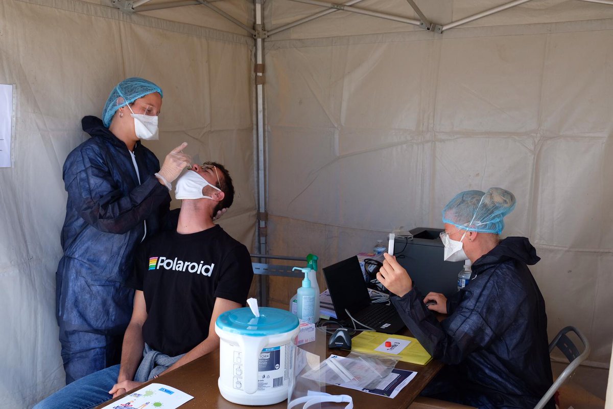 nantesfr's tweet photo. #InfoNantesCOVID19 #Coronavirus 
La campagne de dépistage gratuit à #Nantes a débuté en centre-ville.
Cette semaine, le test virologique RT-PCR (prélèvement par voie nasale👃) se fait sans RDV, ni préinscription, avec votre carte vitale, votre carte d’identité, crayon et masque. https://t.co/xQGbFNULRv