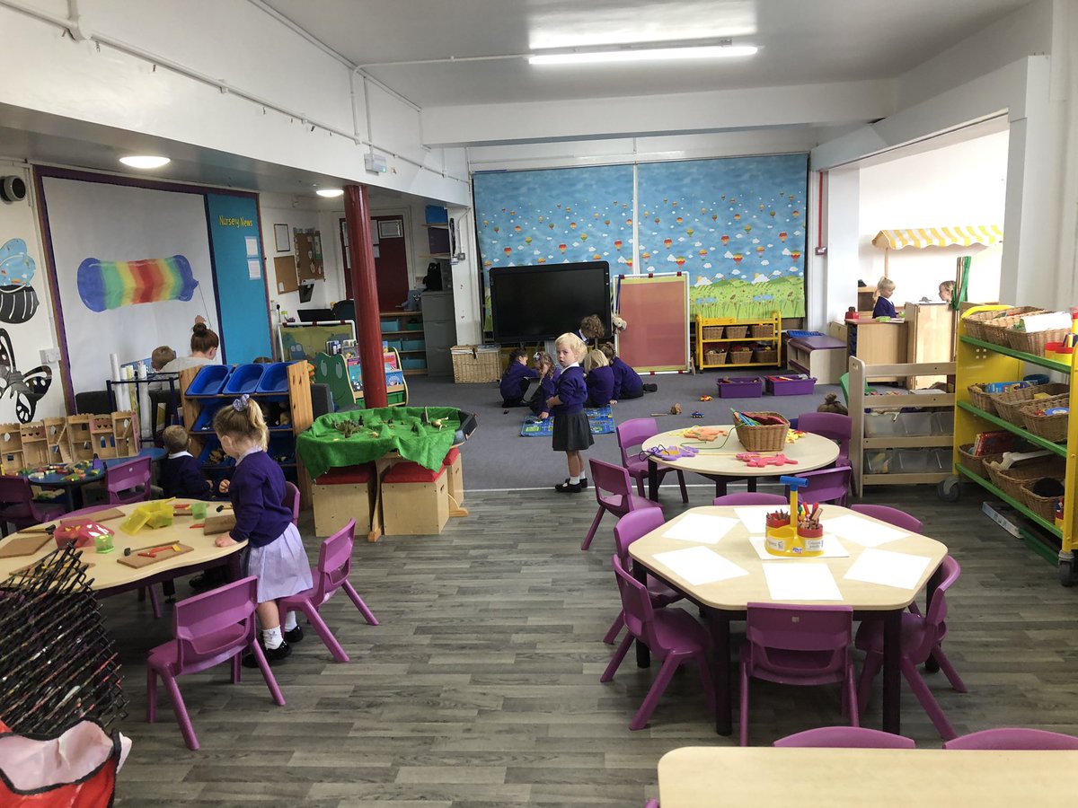 newbarns1's tweet photo. Lots of happy children in school. https://t.co/TmKW3qerAq