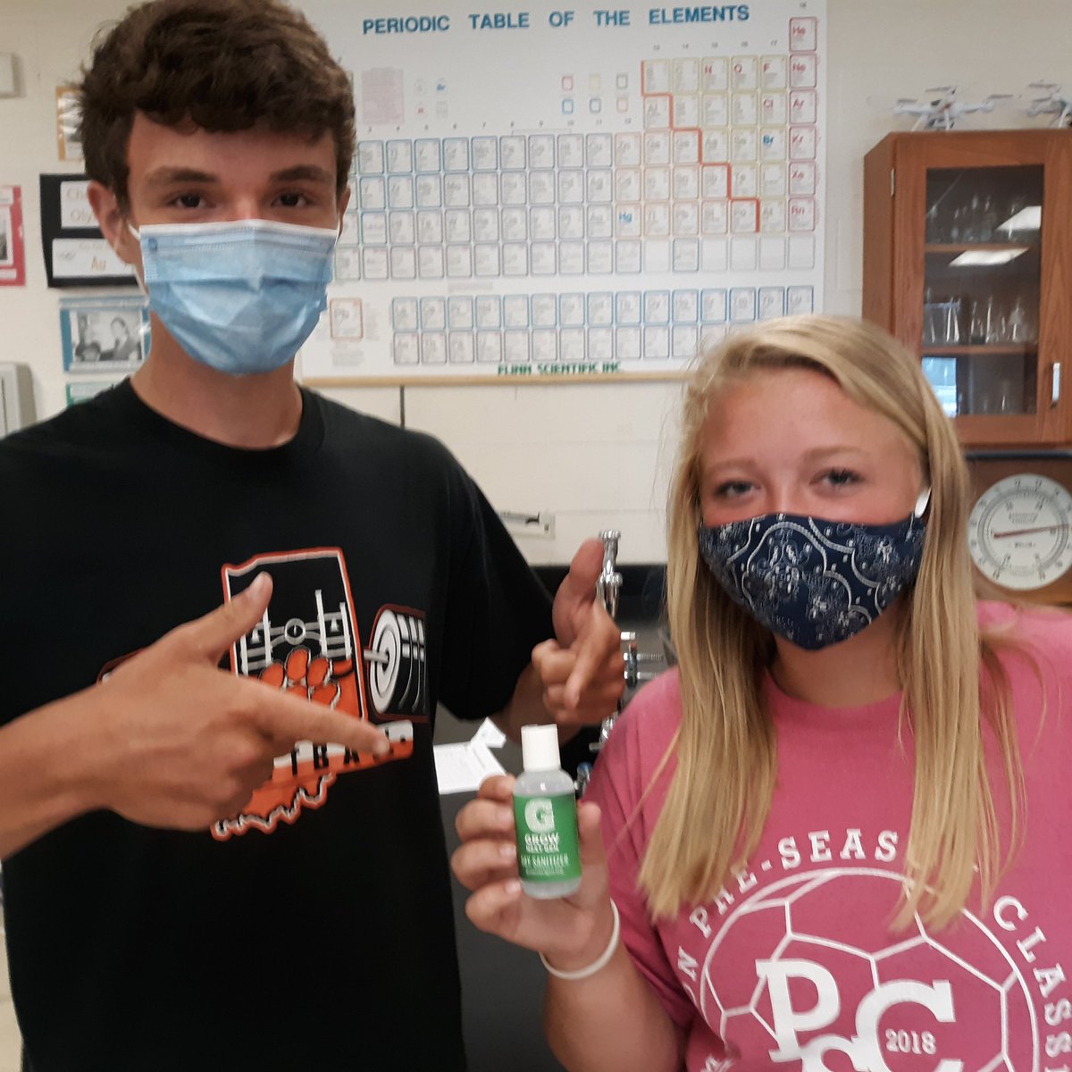 andreaharpen's tweet photo. @grownextgen  Thanks for helping science teachers to connect soybean farming families and other rural student to the many  roles agriculture plays in the world! Love the soy hand sanitizer! https://t.co/XqOtEjef9Y