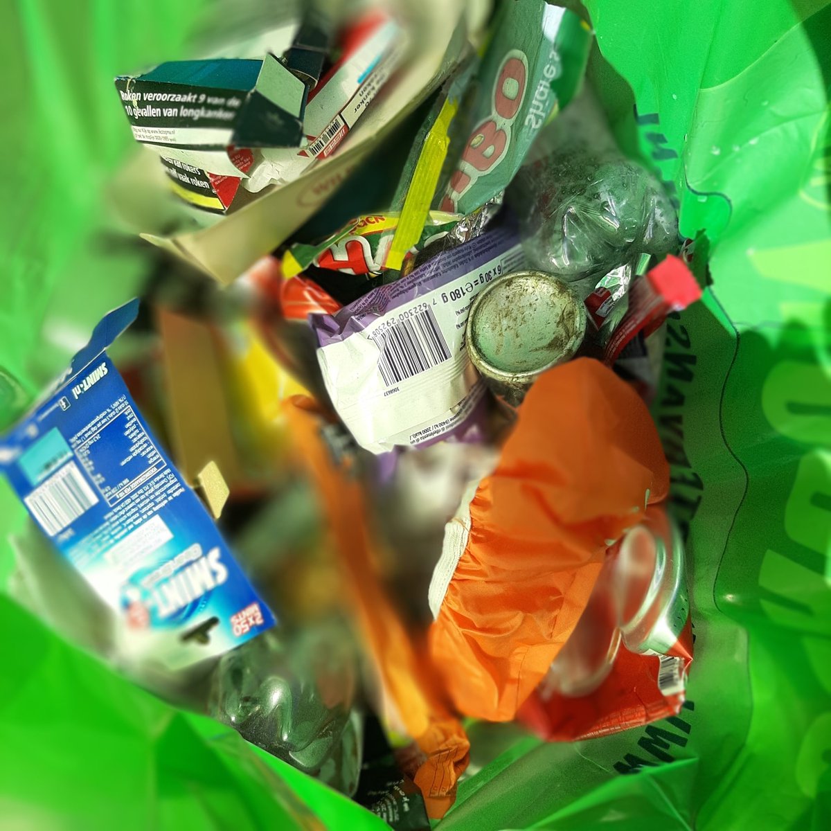 De scholen zijn weer begonnen! En dat merk je...blikjes, koek- en chocoladeverpakkingen. Meet &amp; greet met andere trashwalkers uit Ommen gehad en catch of the day: een blikje met THT 28.04.2009!
#zwerfafval #zwerfvuil #meppel #frisseneusgroeneberm