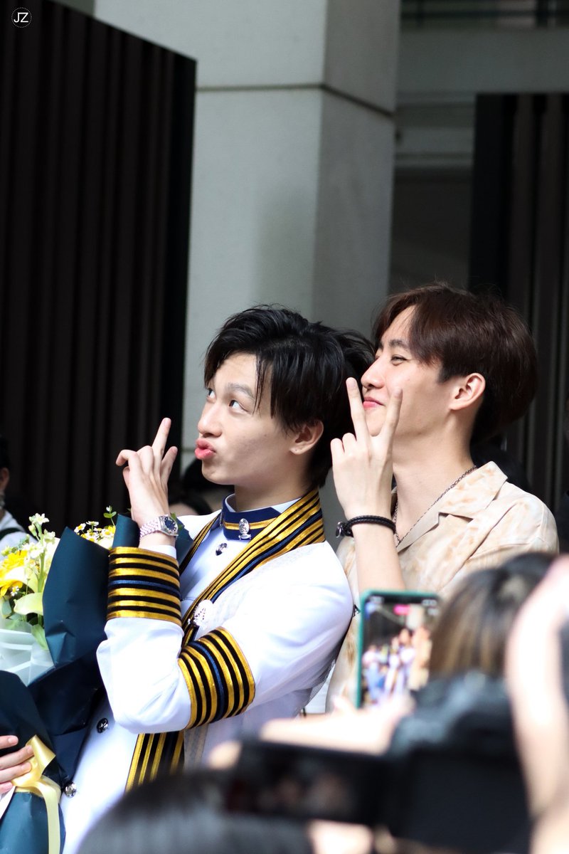 Yolunailmg's tweet photo. MarkGun susu～
 #AChanceToLoveEP1
Cr.logo https://t.co/7lK1XXHKKn