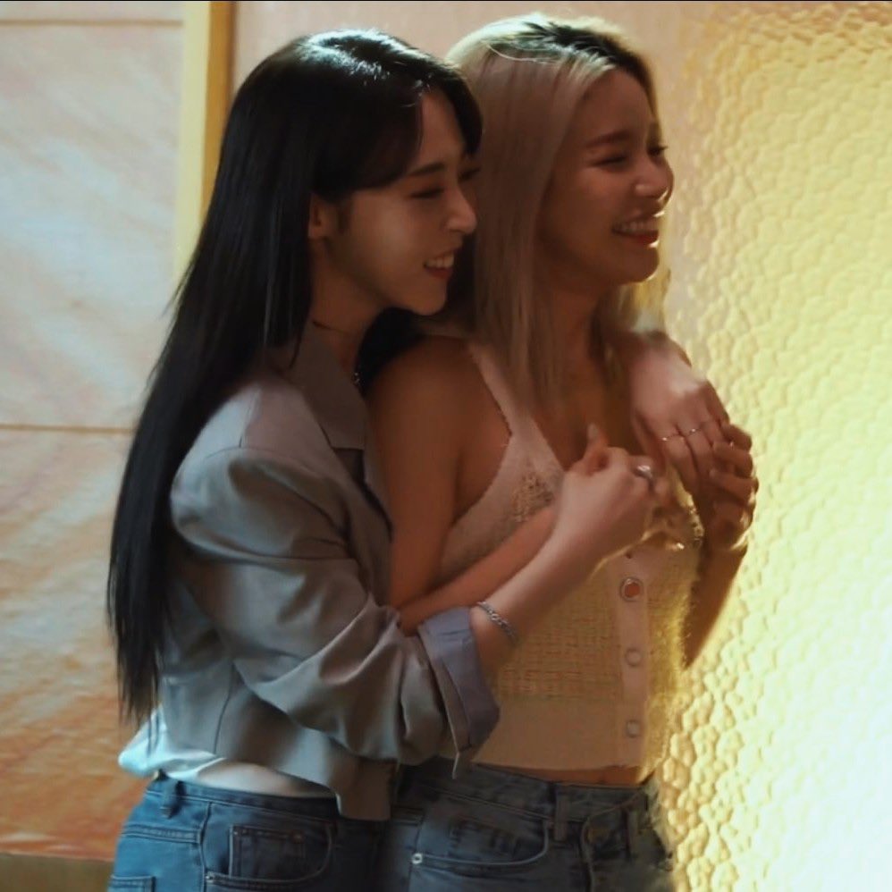 moonsun - moonbyul & solar