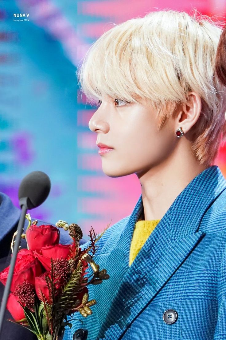 Taehyung's side profile - a needed thread