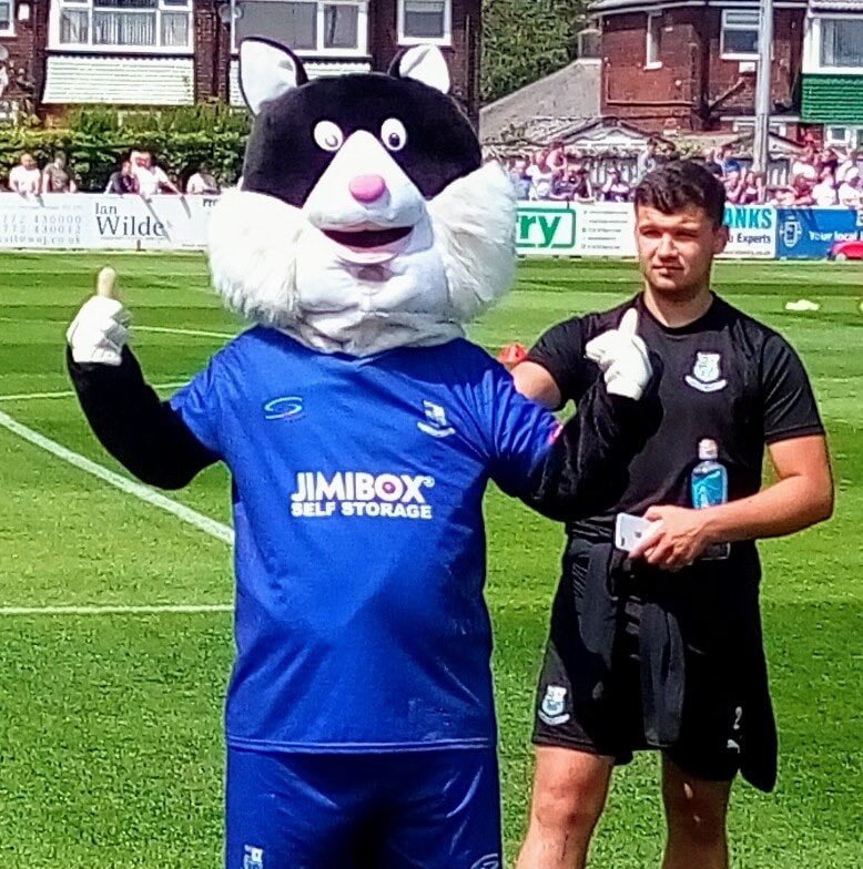 TheBrigCat's tweet photo. Happy birthday to @BamberBridgeFC fan favourite @Macauley_Wilson!! #ReturnOfTheMac #ReturnOfTheCat https://t.co/E7MyK0RPzT