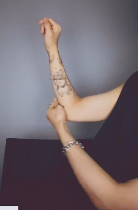 i just came in and he's showing off tattoos??? AAA