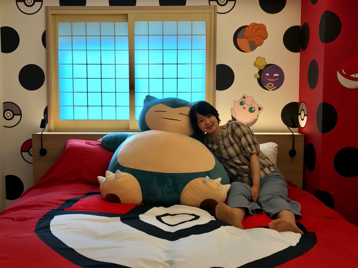 巨大カビゴン ポケモンボールの食器 ポケモン だらけのホテルの部屋がめちゃかわいい カビゴンに埋もれて寝たい Togetter 巨大カビゴン ポケモンボールの食器 ポケモン だらけのホテルの部屋がめちゃかわいい カビゴンに埋もれて寝たい Togetter
