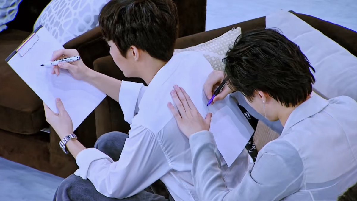 xiaopingpingwa's tweet image. 当风不再追云，
当冰不再化水，
当火不再炽热，
当石不再坚硬，
当世上没有爱情，
我才能停止爱你。
#AChanceToLoveEp1 
Cr.logo thx pic