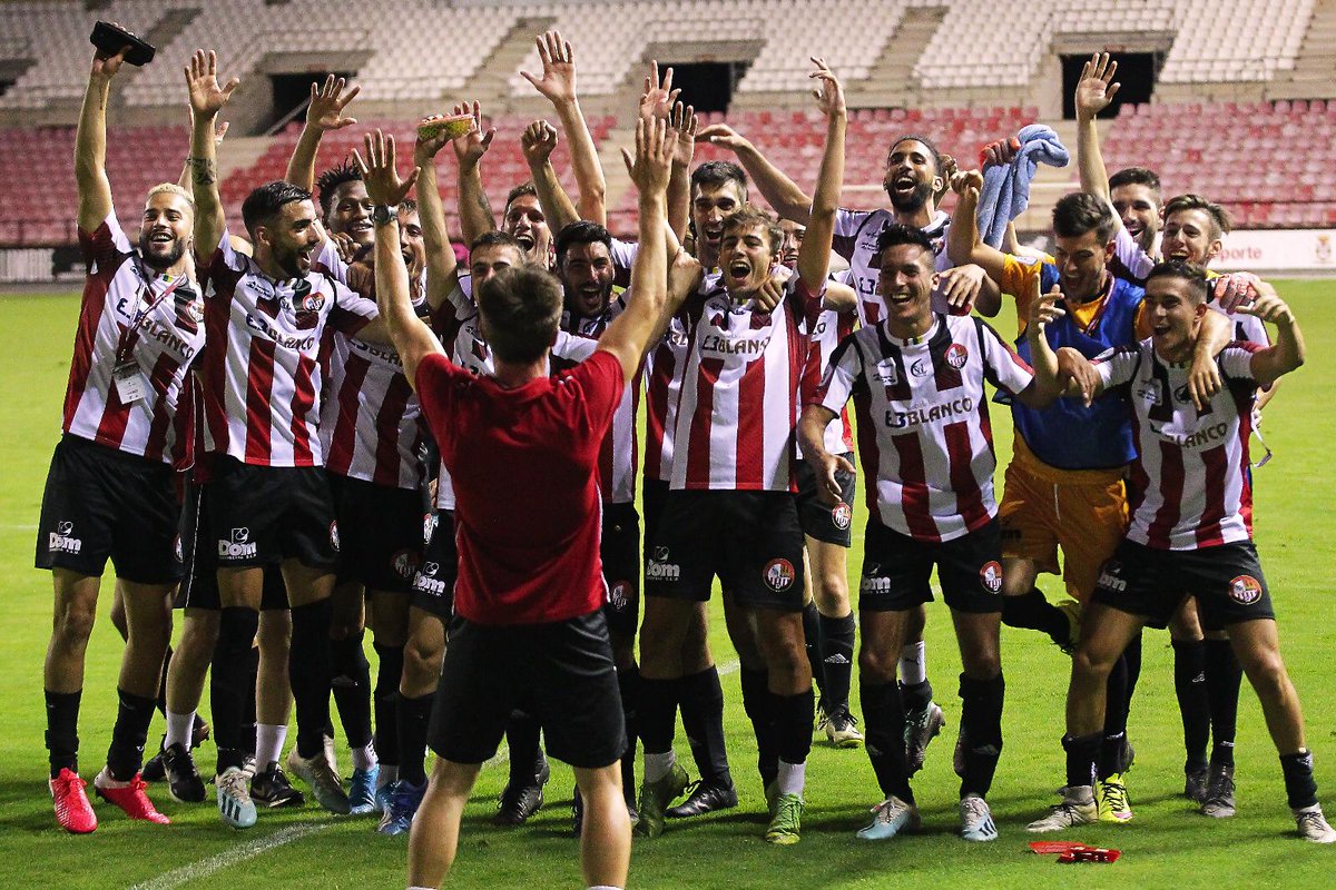 <a href="/SDLogrones/">SD Logroñés</a> Nada famillia a llegado el momento de despedirse daros las gracias por todo el cariño y el apoyo que recibido  sois muy  grandes siempre habéis estado ahí os mereceis todo lo bueno llevo momentos inolvidables siempre estaréis en mi corazón siempre un abrazo à todo disfrutar de 2b