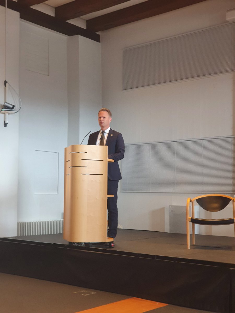 Det Udenrigspolitiske Selskab (@udenrigs_dk) on Twitter photo "2020 har så langt været det vildeste år i hele min karriere, og vi er kun kommer halvvejs i det." Udenrigsminister <a href="/JeppeKofod/">Jeppe Kofod</a> delte sine visioner for Danmarks udenrigspolitik i anledning af <a href="/DanishMFA/">Denmark MFA 🇩🇰</a> s 250-årsjubilæum: klima, rigsfællesskab og mere lighed. Oveni COVID-19. "2020 har så langt været det vildeste år i hele min karriere, og vi er kun kommer halvvejs i det." Udenrigsminister <a href="/JeppeKofod/">Jeppe Kofod</a> delte sine visioner for Danmarks udenrigspolitik i anledning af <a href="/DanishMFA/">Denmark MFA 🇩🇰</a> s 250-årsjubilæum: klima, rigsfællesskab og mere lighed. Oveni COVID-19.