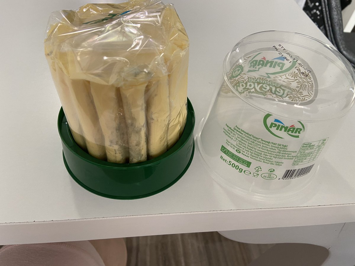 kafi_turk's tweet photo. Marketten alınan hiç açılmamış bir pakette son kulllanma tarihi geçmeyen  buz dolabında küflenen bir tereyağı @PinarKurumsal insan sağlığına verdiğiniz değer bu mu? https://t.co/dT1tRKOlF4