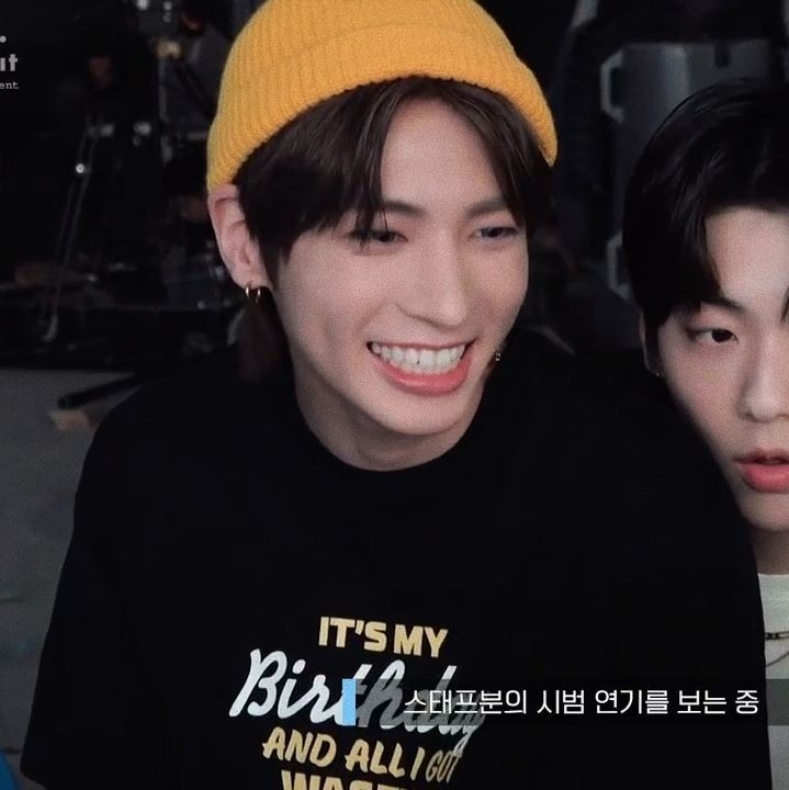He really does have perfect teeth huh,,,