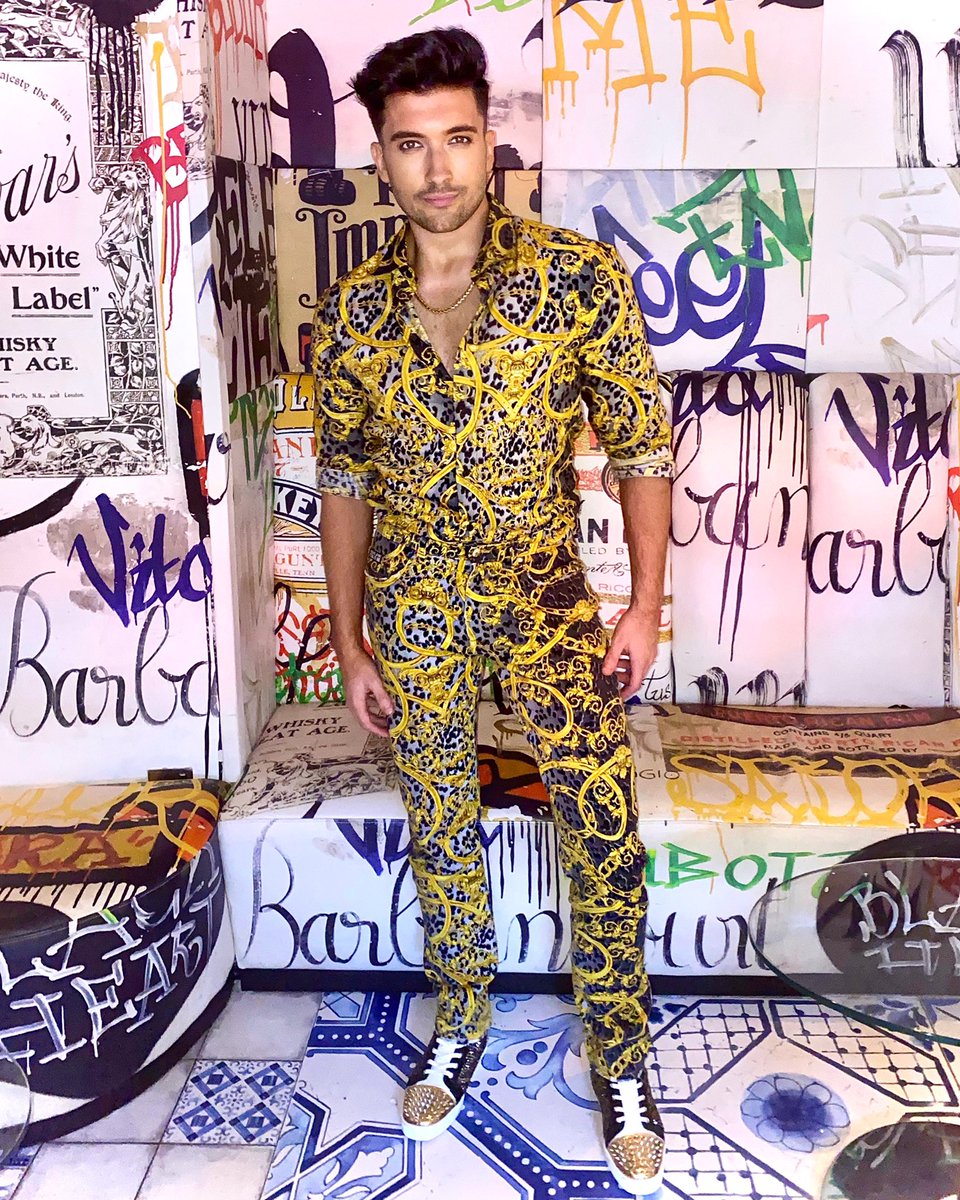 AaronBrown_UK's tweet photo. ⚜️Walk On The Wild Side 🐆
#versaceversaceversace #versace #gold #chains #leopardprint #louboutin #christianlouboutin #walkonthewildside https://t.co/rKpBxKUYee