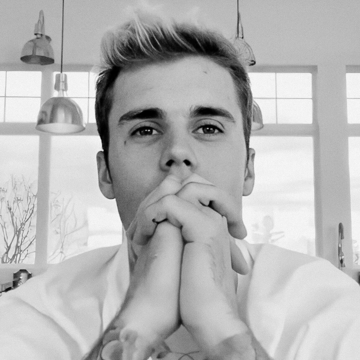 biebernovidade's tweet image. Justin Bieber foi o artista masculino mais escutado no Spotify em fevereiro com 650 milhões de steams.