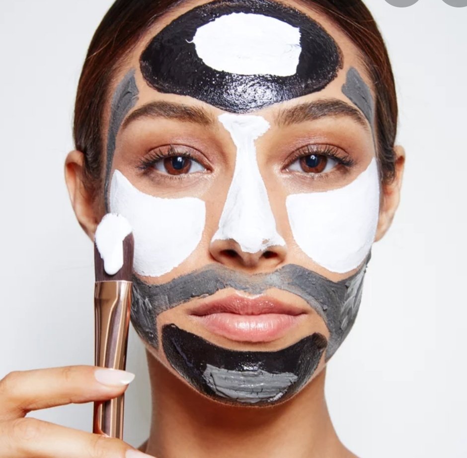 WHY CHOOSE ONE WHEN YOU CAN HAVE THE BENEFITS OF BOTH? Korang pernah dengar multi-masking?Yes, guna both masks at the same time!Contoh:Area dahi, hidung, dagu - oilyArea pipi - ada acne.So korang boleh apply RCM kat dahi, hidung, dan dagu, then OTMS on your cheeks!