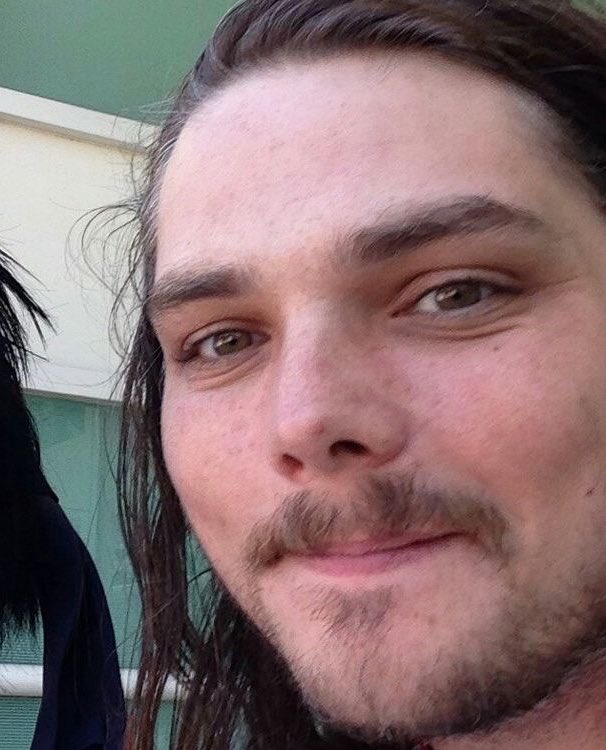 thread where i& #39;m adding a pic of gerard everytime i& #39;m listening to "dont try" (which is a lot)