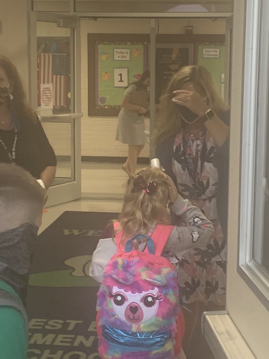 dmurph88's tweet photo. First day of school!  Looks a little different, but I can tell you the students are still excited and happy, and the teachers are welcoming them with incredible energy! #wegotthis @kreingold0104 @JacquelinePirro @joseph_tasman @cjprobst @HPS_Eagles @sumteacher90 @HauppaugeHTA https://t.co/q5Rvg4oaoT