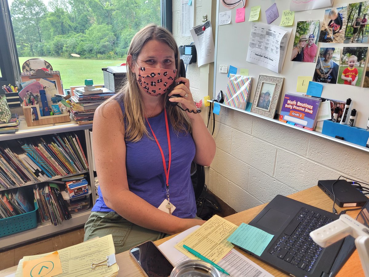 Hangwthehuskies's tweet photo. Your Husky teachers are hard at work, planning and connecting with students this week! Don't hesitate to reach out to your classroom teacher for help as we navigate these first weeks of school together! https://t.co/nsxYlHiwjg