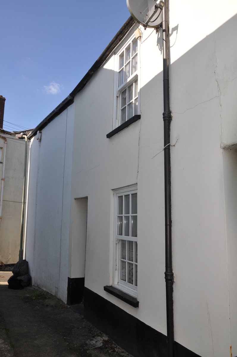 Coldharbour, Bideford
£114,950
Mature cottage in a tucked away walkway position
Situated within easy reach of the town centre, shops &amp; amenities
This is an ideal first purchase/ Investment property which is currently rented at £500 pcm
#Bideford #Northdevonsalesproperty #Devon