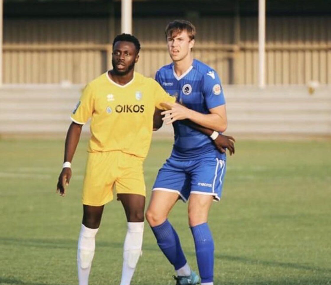 BasUtdFC's tweet photo. BREAKING:  

Grosvenor SIGNS ✍

Basildon Untied are delighted to announce the signing of Centre Back @Jackgrosvenor 

#WeAreTheBees 🟡⚫️ https://t.co/QTopV5tp84